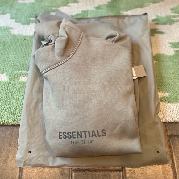 ESSENTIALS Fear of God Hoodie Sweatshirt SIZE MEDIUM - Color: MOSS **BRAND NEW** - Picture 8 of 8